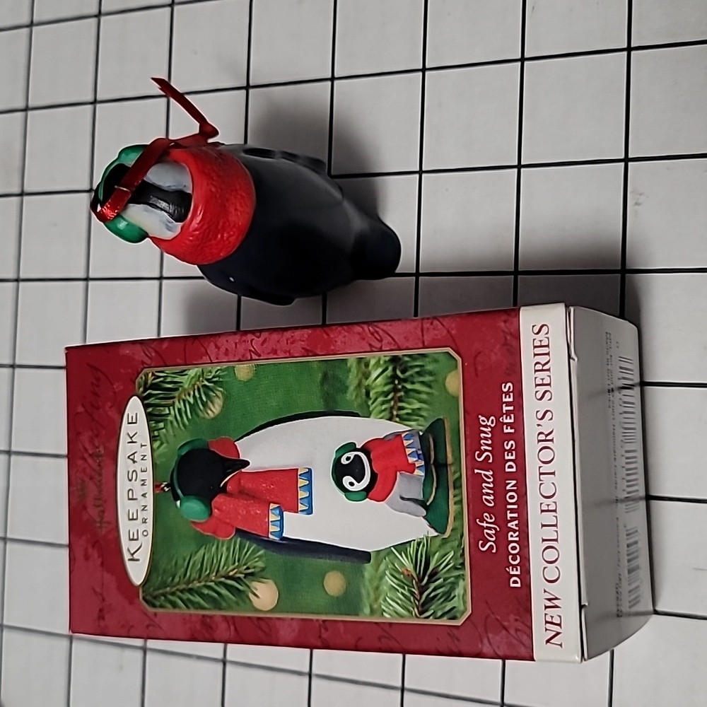 Vintage 2001 Hallmark Keepsake‎ Ornament Safe and Snug Ornament - Picture 9 of 9